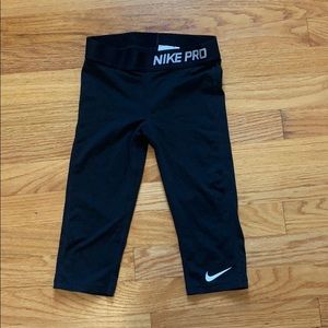 girls nike pro crop leggings!